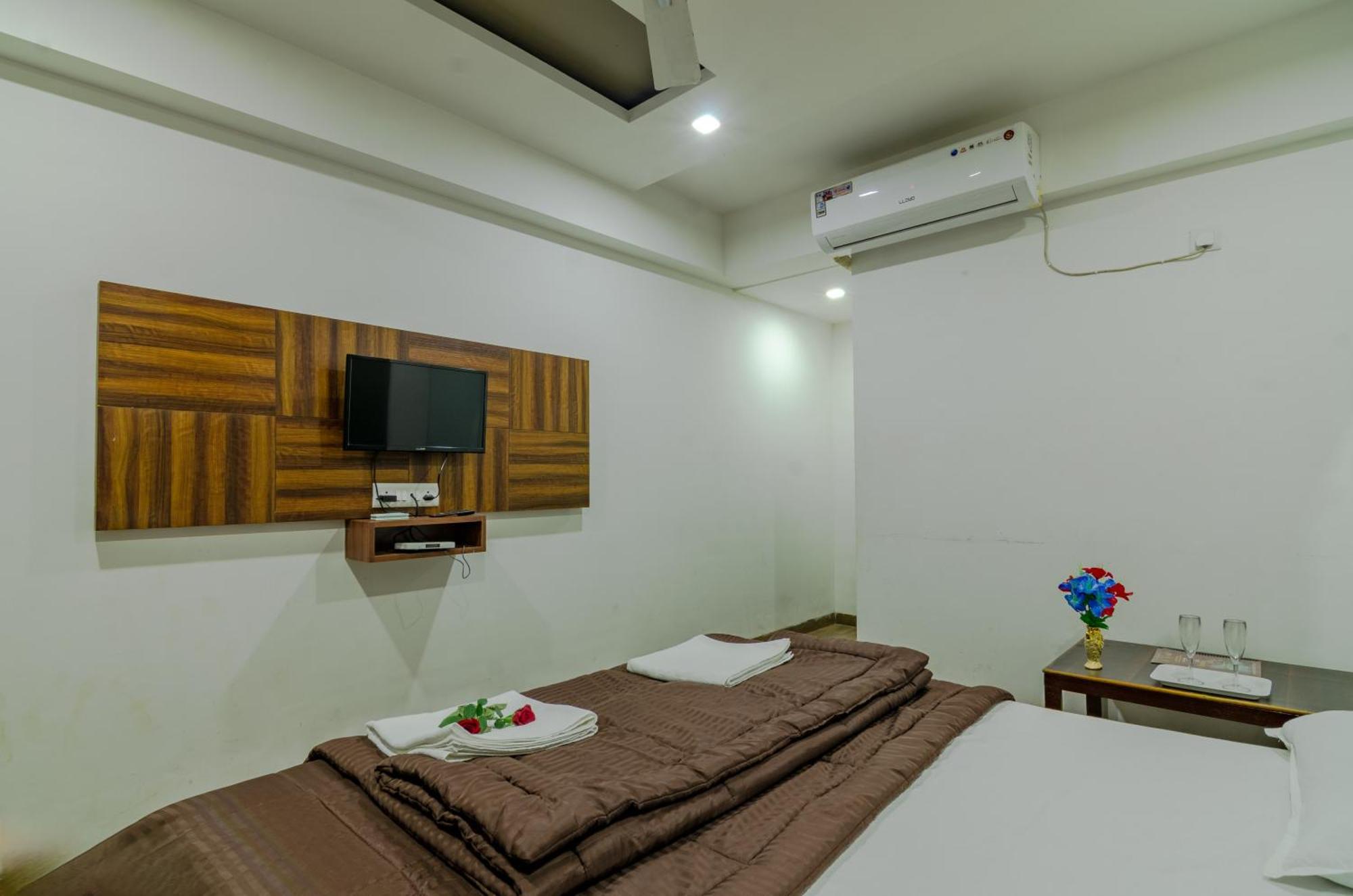 White House Beach Resort, Nagaon 外观 照片