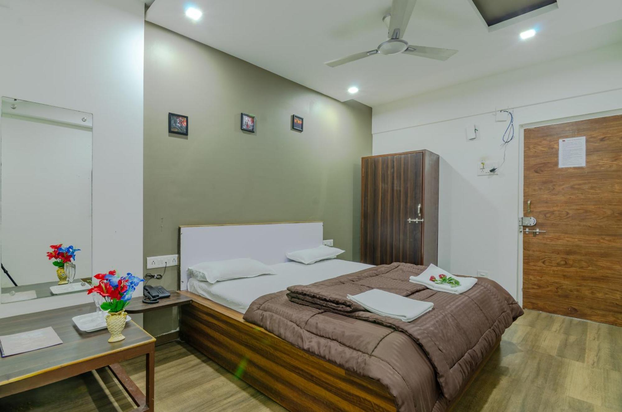 White House Beach Resort, Nagaon 外观 照片