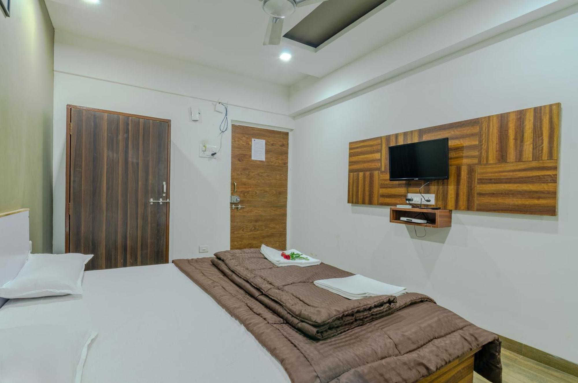 White House Beach Resort, Nagaon 外观 照片