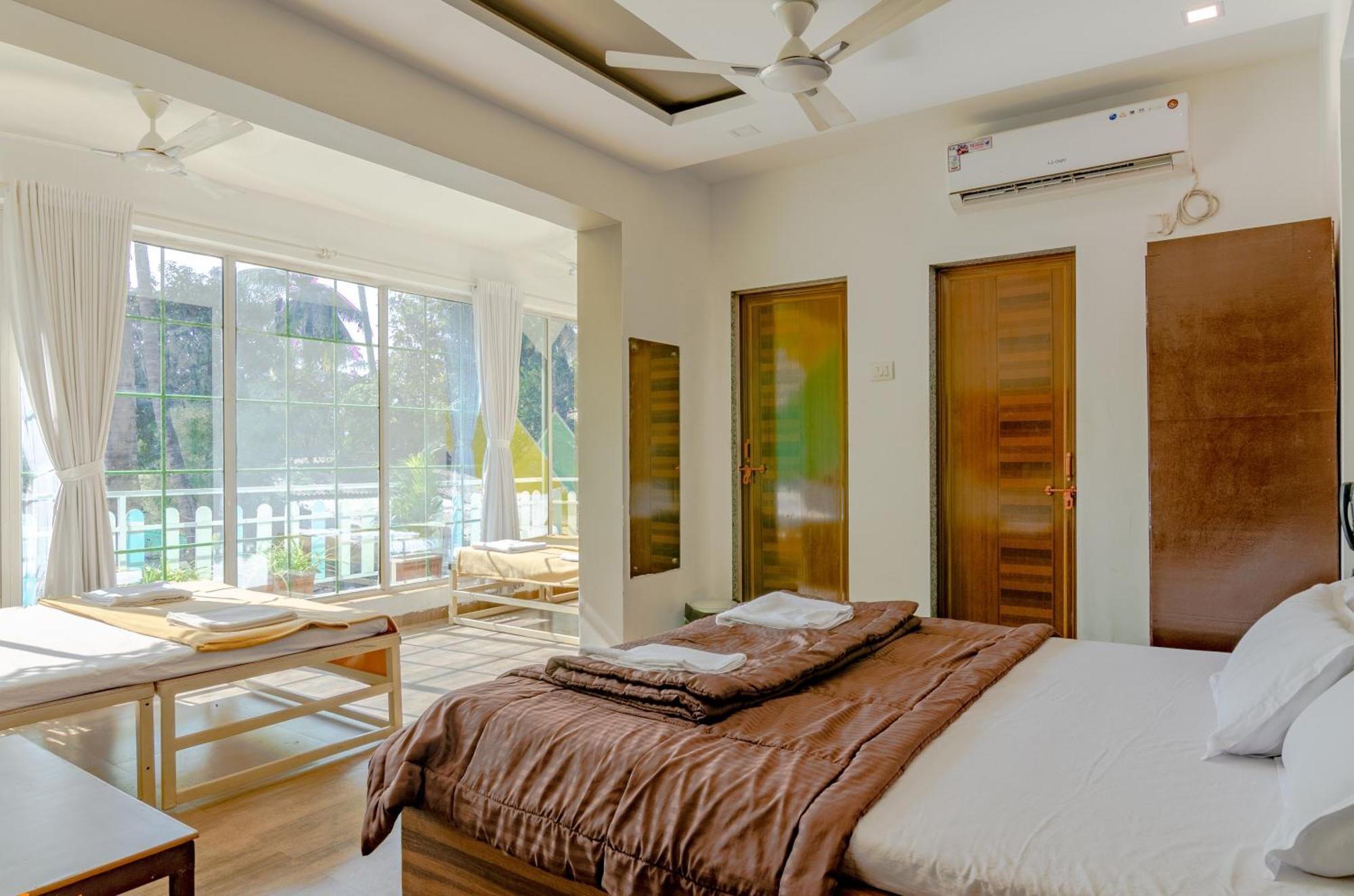 White House Beach Resort, Nagaon 外观 照片