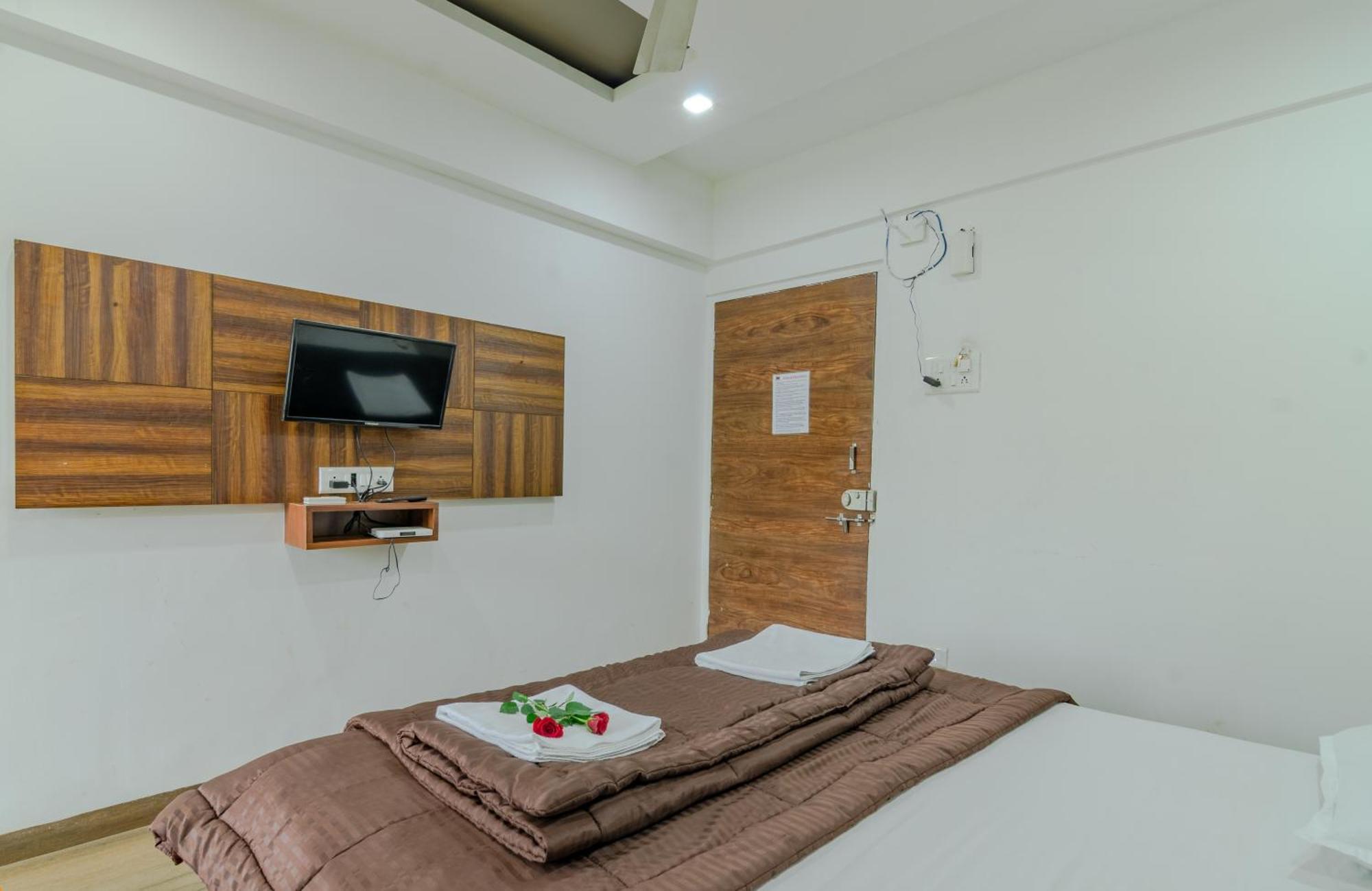White House Beach Resort, Nagaon 外观 照片