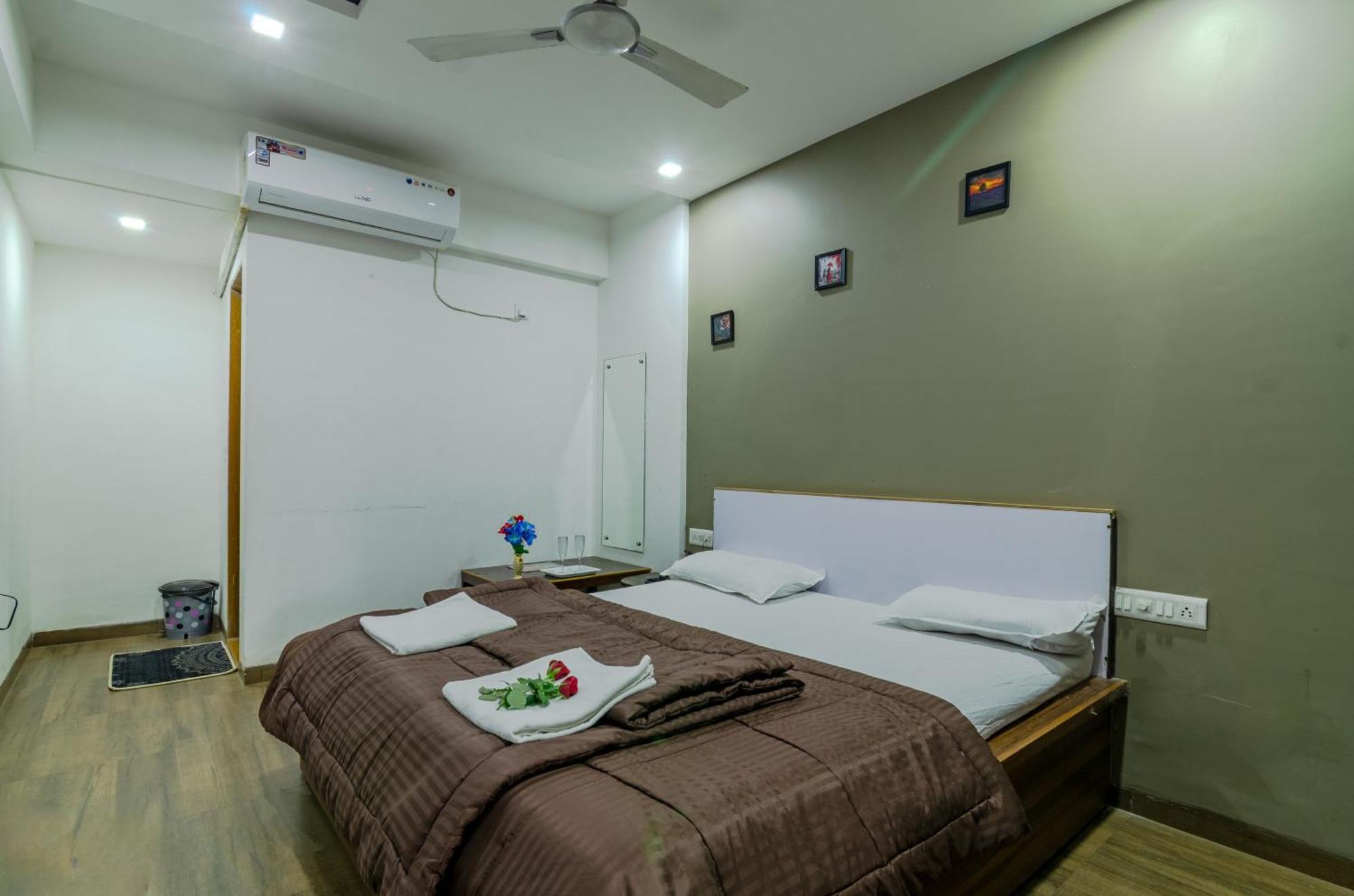 White House Beach Resort, Nagaon 外观 照片