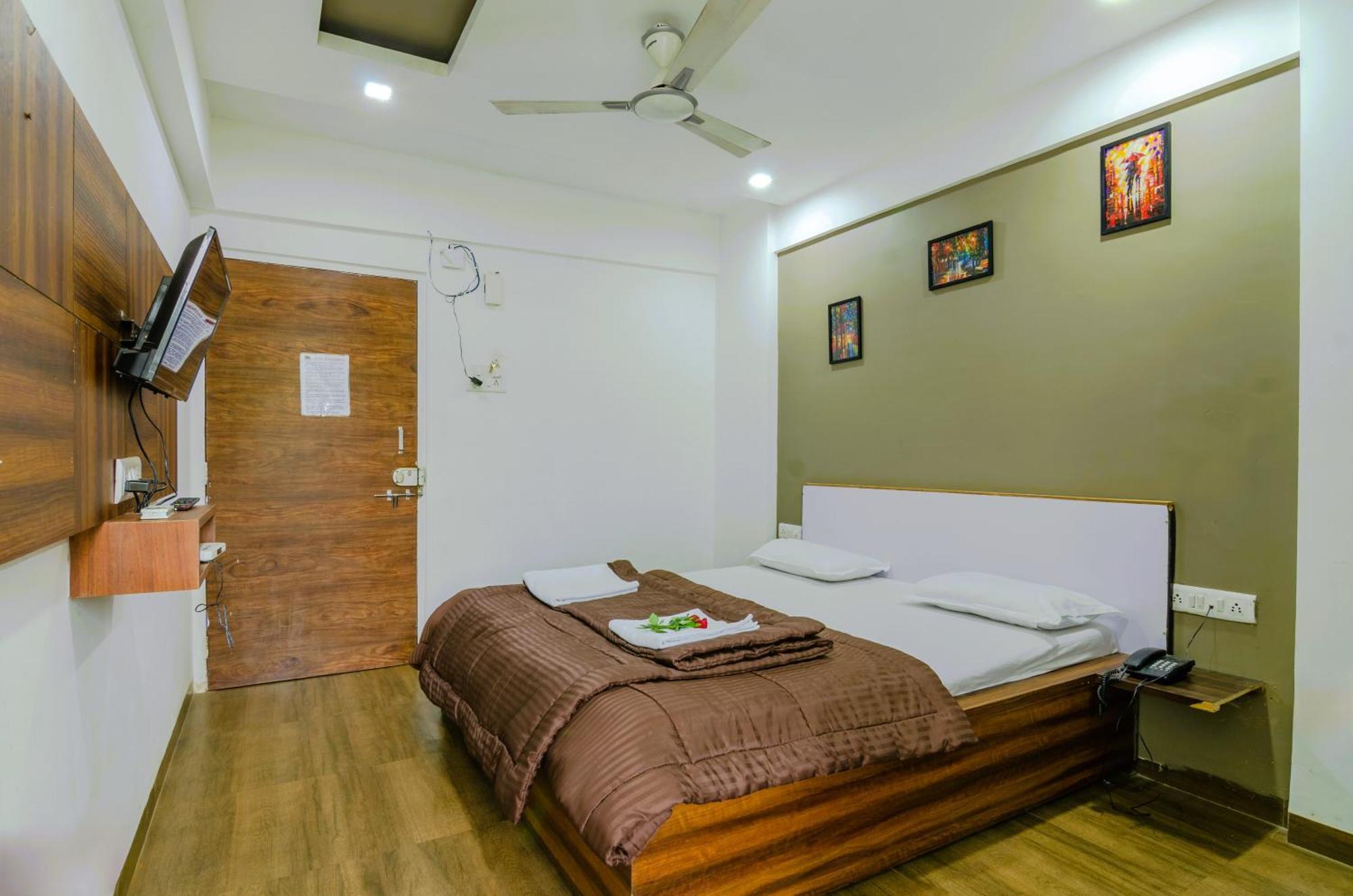 White House Beach Resort, Nagaon 外观 照片