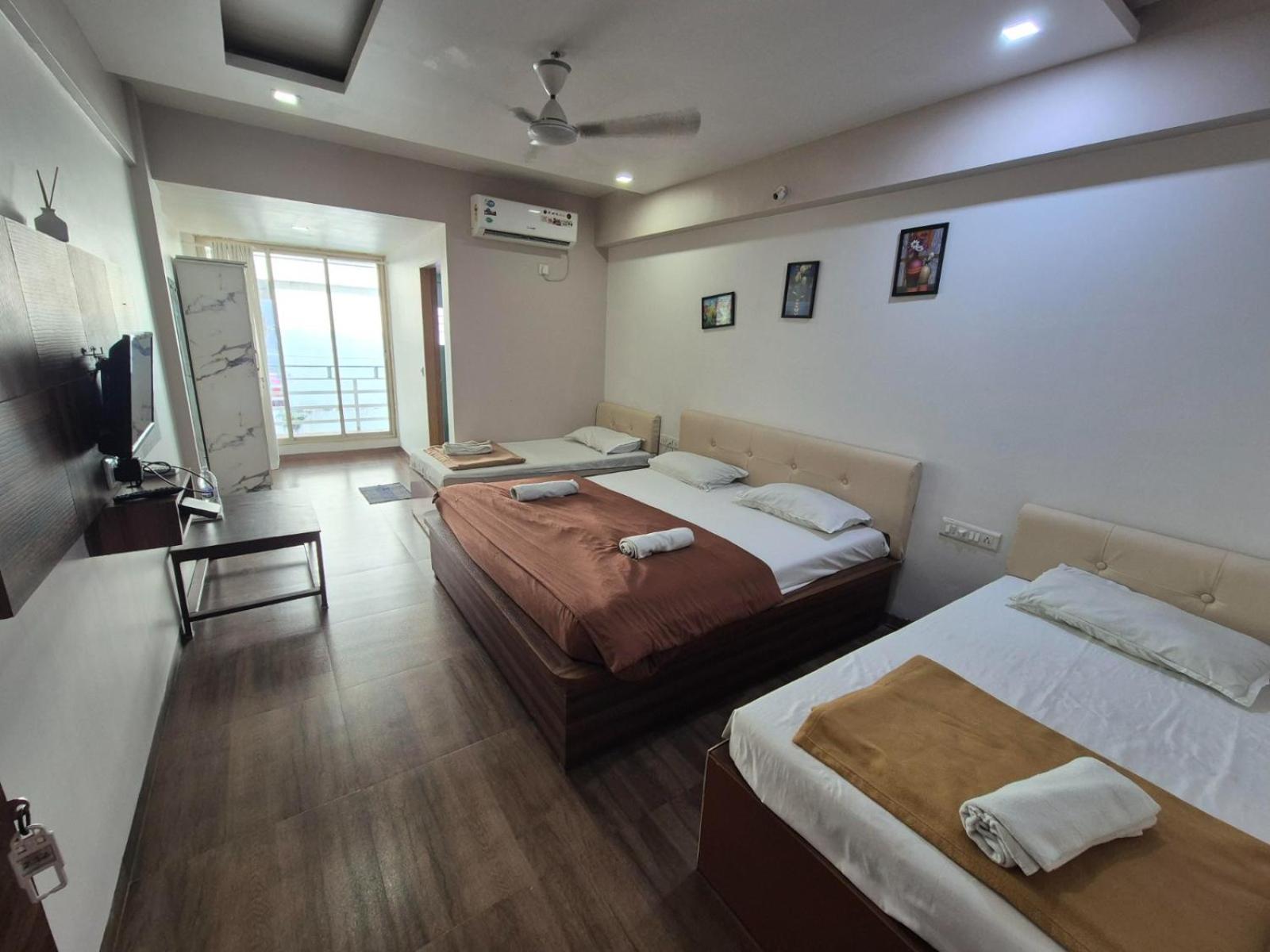 White House Beach Resort, Nagaon 外观 照片