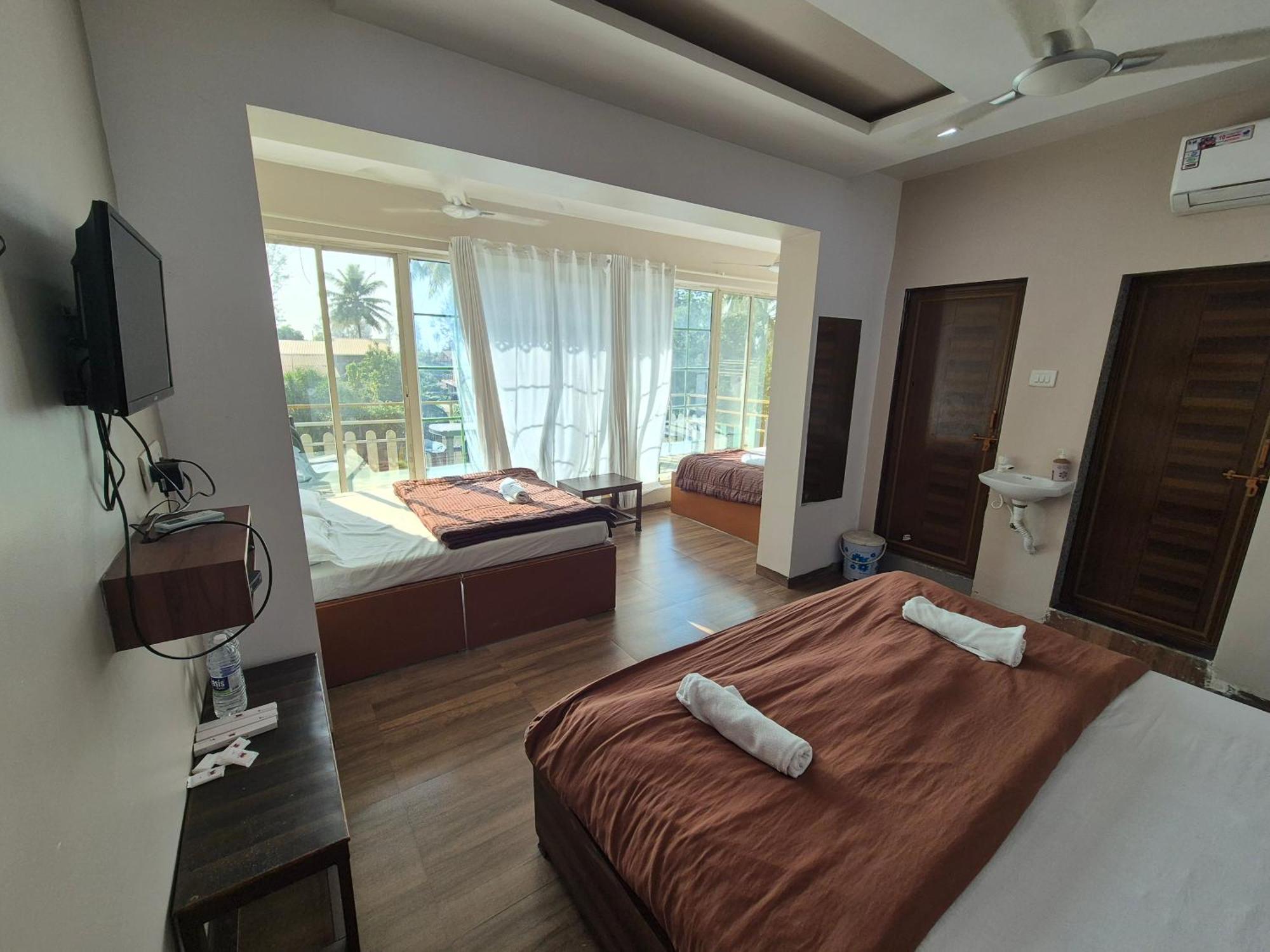 White House Beach Resort, Nagaon 外观 照片