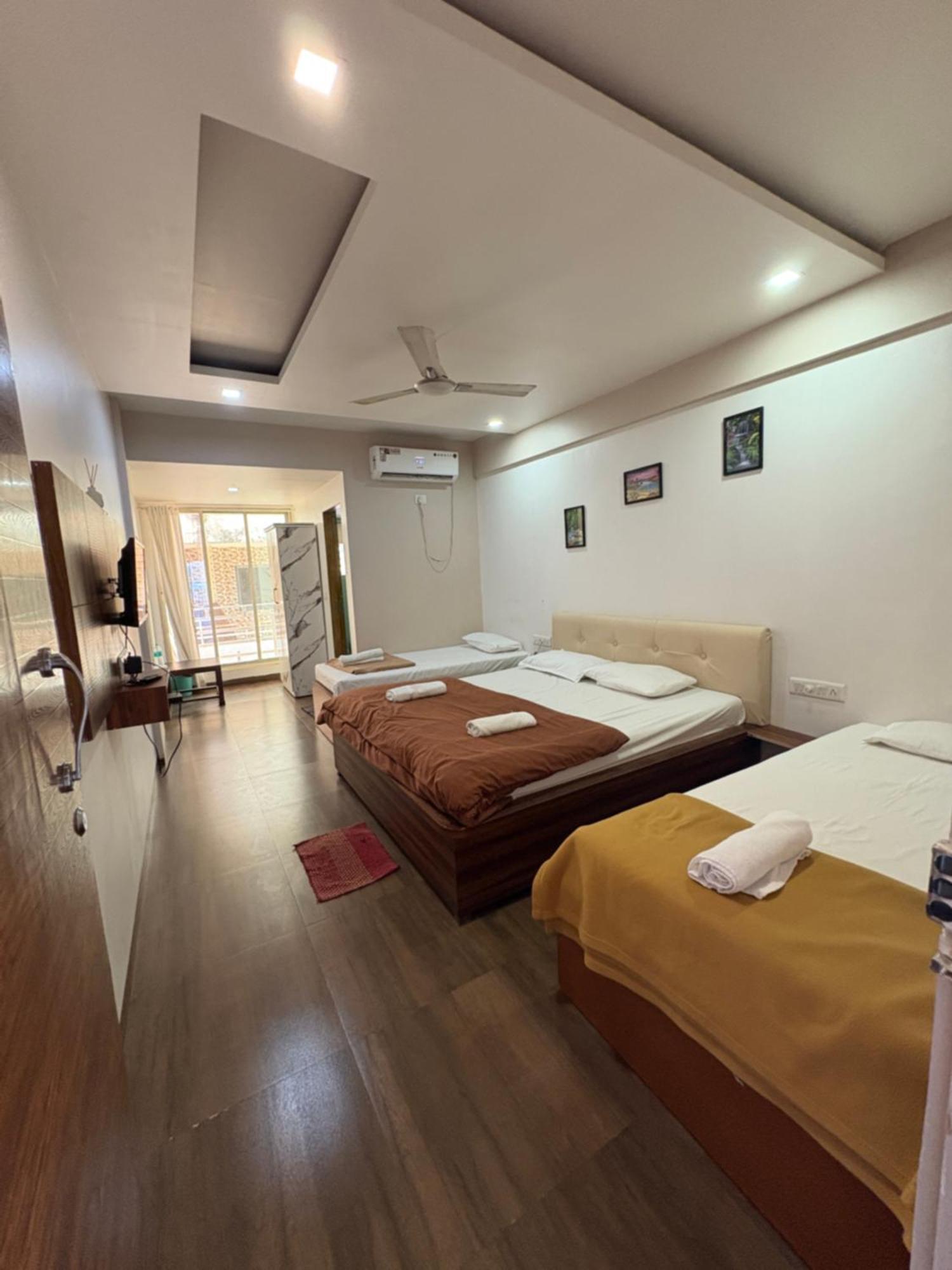 White House Beach Resort, Nagaon 外观 照片